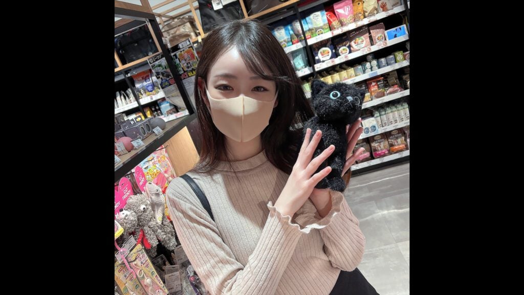 第一枪！一个在猫咖啡馆似乎容易被推挤的苗条JD 吮吸我的生殖器并且感觉非常好以至于我意外地射进了我的嘴里！ ！此!}