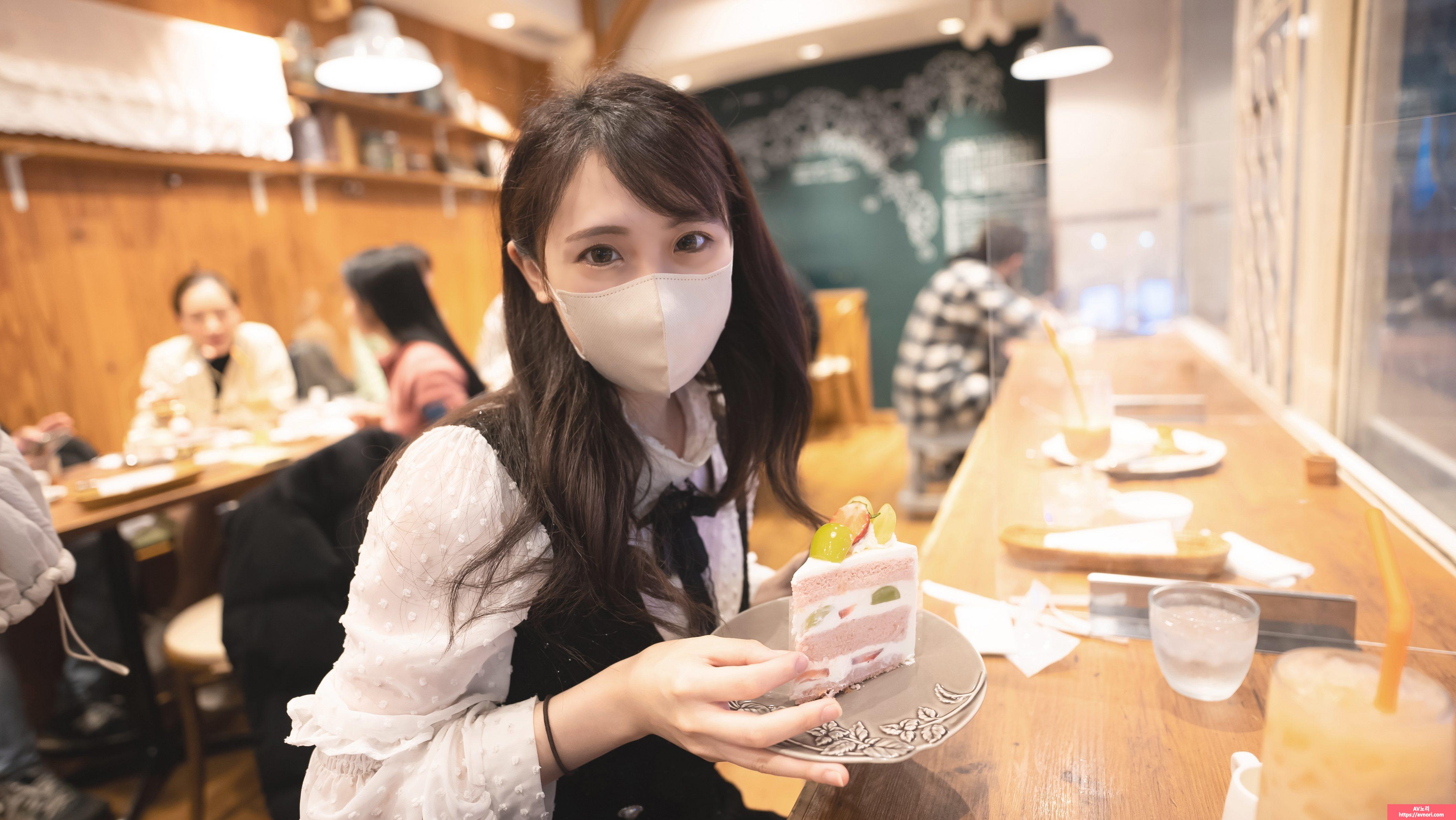 对模特的憧憬兼职谋生的店员，原汁原味射精口中射精！ ！!}