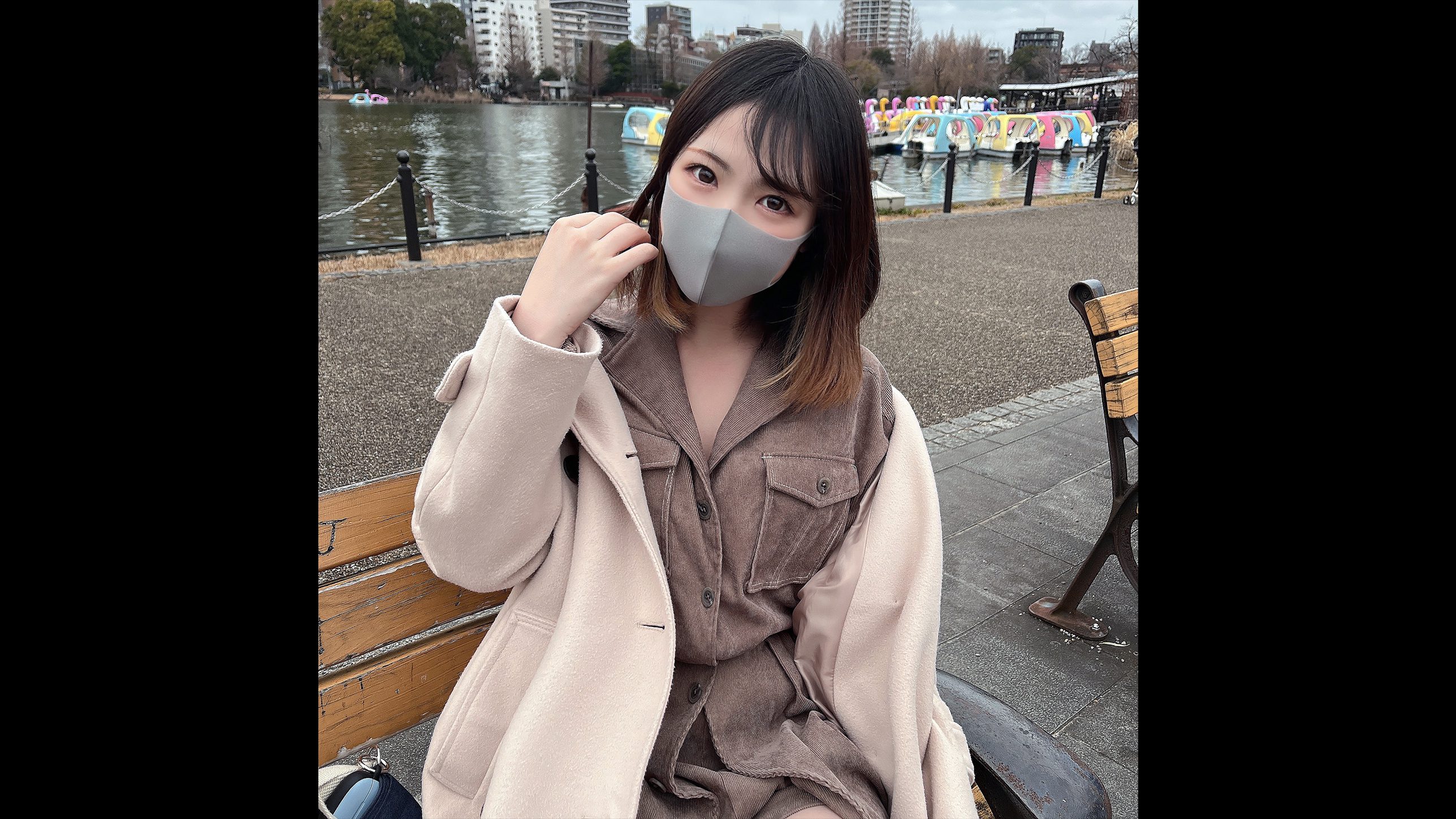 第一次摄影！！对某有名的汽车用品店工作的看板娘性欲裸露的连续阴道内射精！！平时黄色制服隐藏的Ecup一边摇晃一边!}