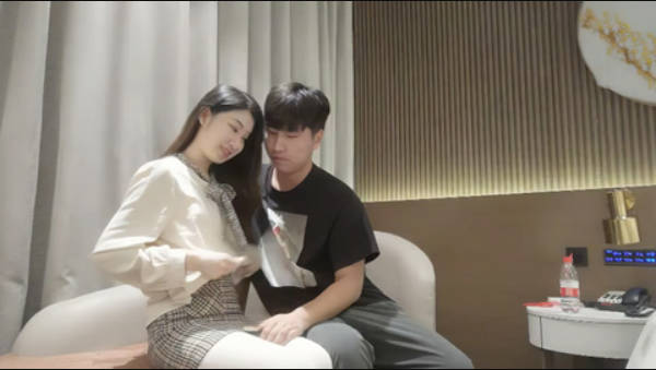 国产原创-3000約操高端外圍小姐姐可愛鄰家美女乖巧溫柔身材好沙發調情床上激戰