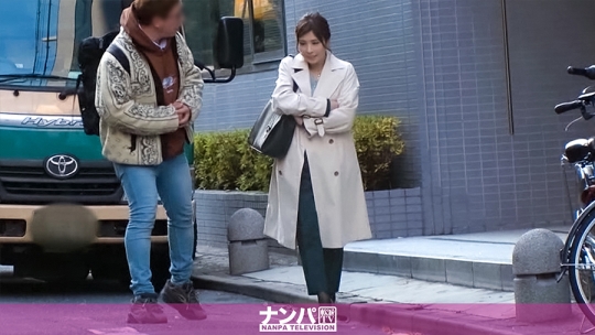 200GANA2230 マジ軟派、初撮。 1439 奇跡のアラフォー！逆サバを疑うほど若々しい38歳の美女を恵比寿でナンパ！物腰柔らかでおしとやか&hellip;かと思いきやSEXになると豹変！甘美な声でいつまでも喘ぎ続ける！..